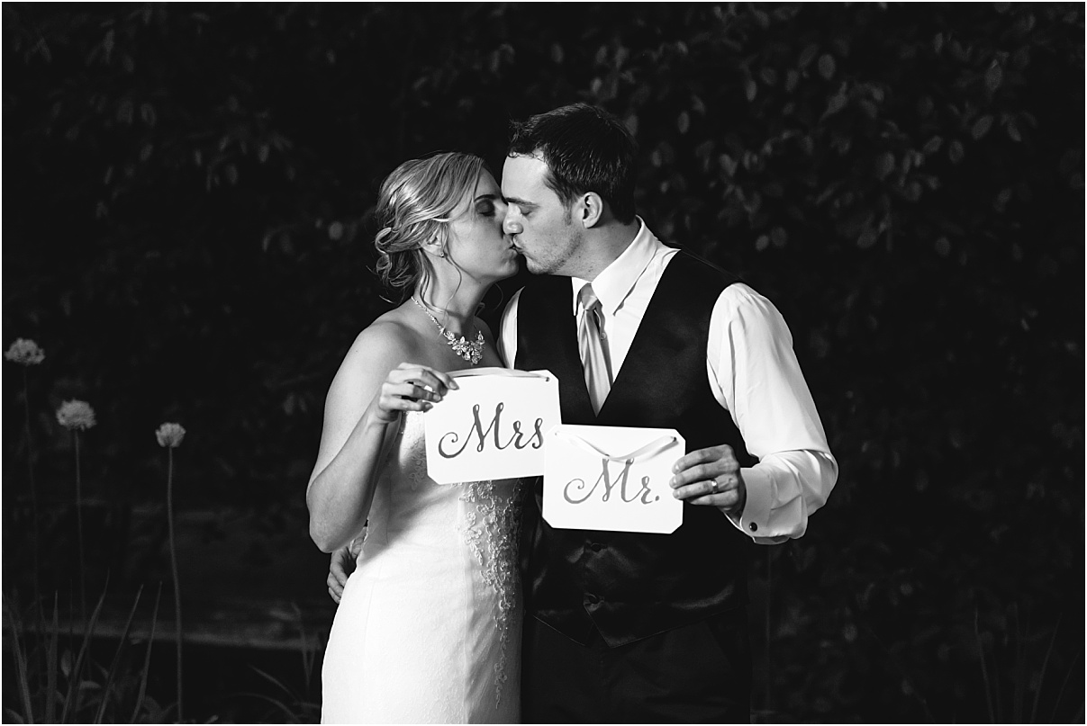 Wedding, Spring wedding, Strathmere, fuschia wedding, Ottawa wedding photographer, North Gower wedding photographer 