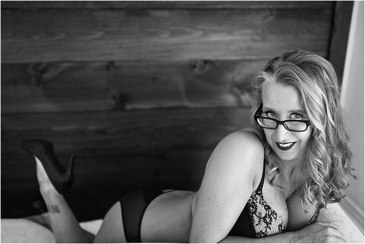 boudoir, sexy, Ottawa boudoir photographer, Ottawa wedding and boudoir photographer, anniversary gift, confident woman, North Gower Photographer